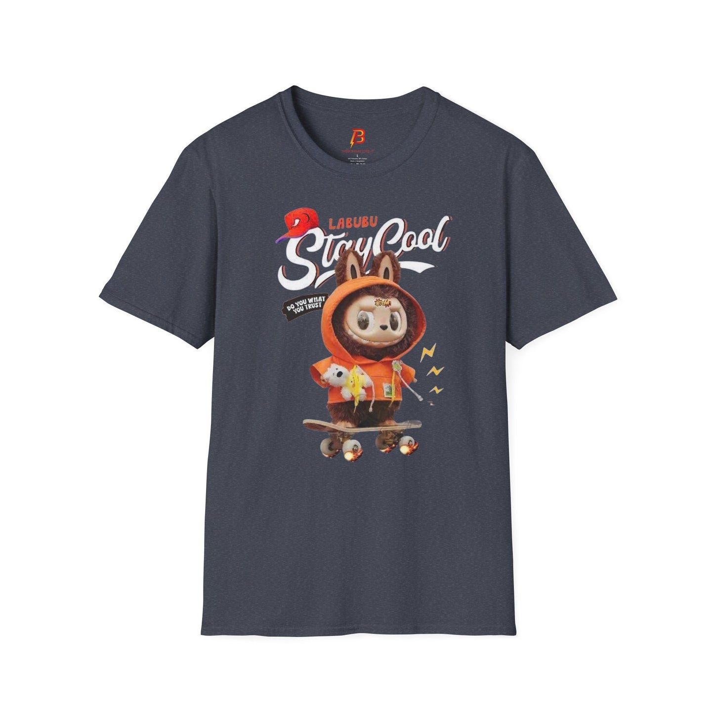 T-Shirt Unisex Labubu Softstyle – Design Streetwear Kawaii “Stay Cool”.
