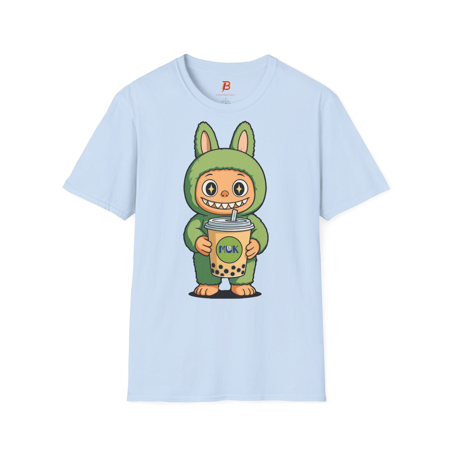 T-Shirt Unisex Labubu Softstyle – Design Kawaii con Bubble Tea.
