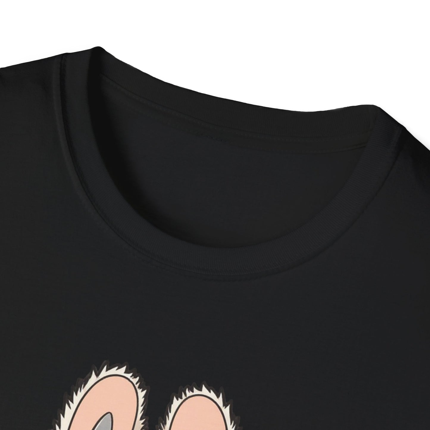 T-Shirt Unisex Labubu Softstyle – Design Kawaii con Salopette Orsetto.