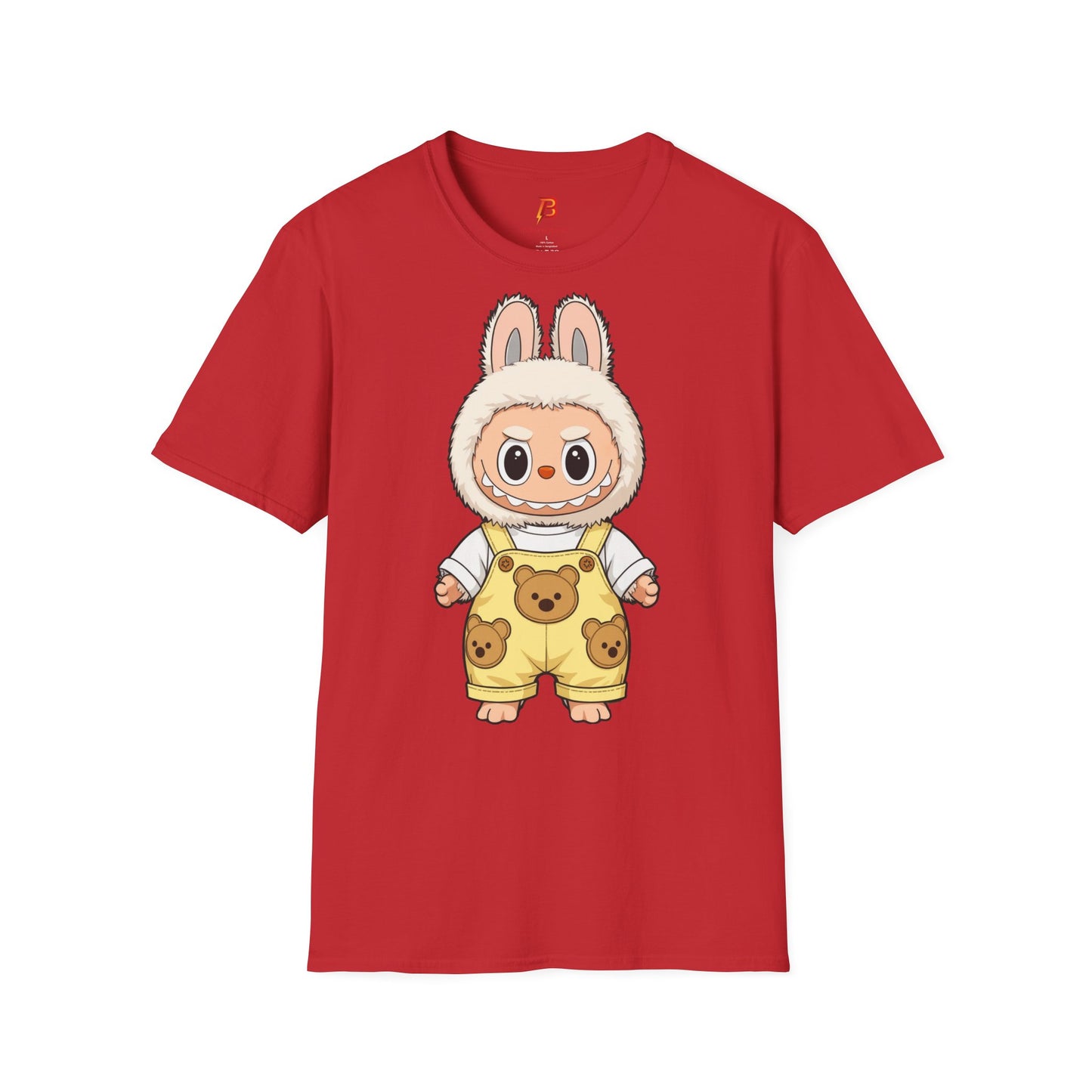 T-Shirt Unisex Labubu Softstyle – Design Kawaii con Salopette Orsetto.
