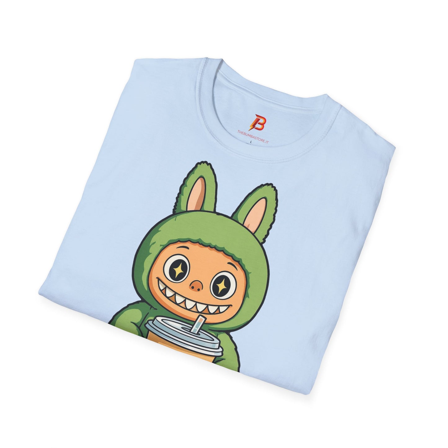 T-Shirt Unisex Labubu Softstyle – Design Kawaii con Bubble Tea.