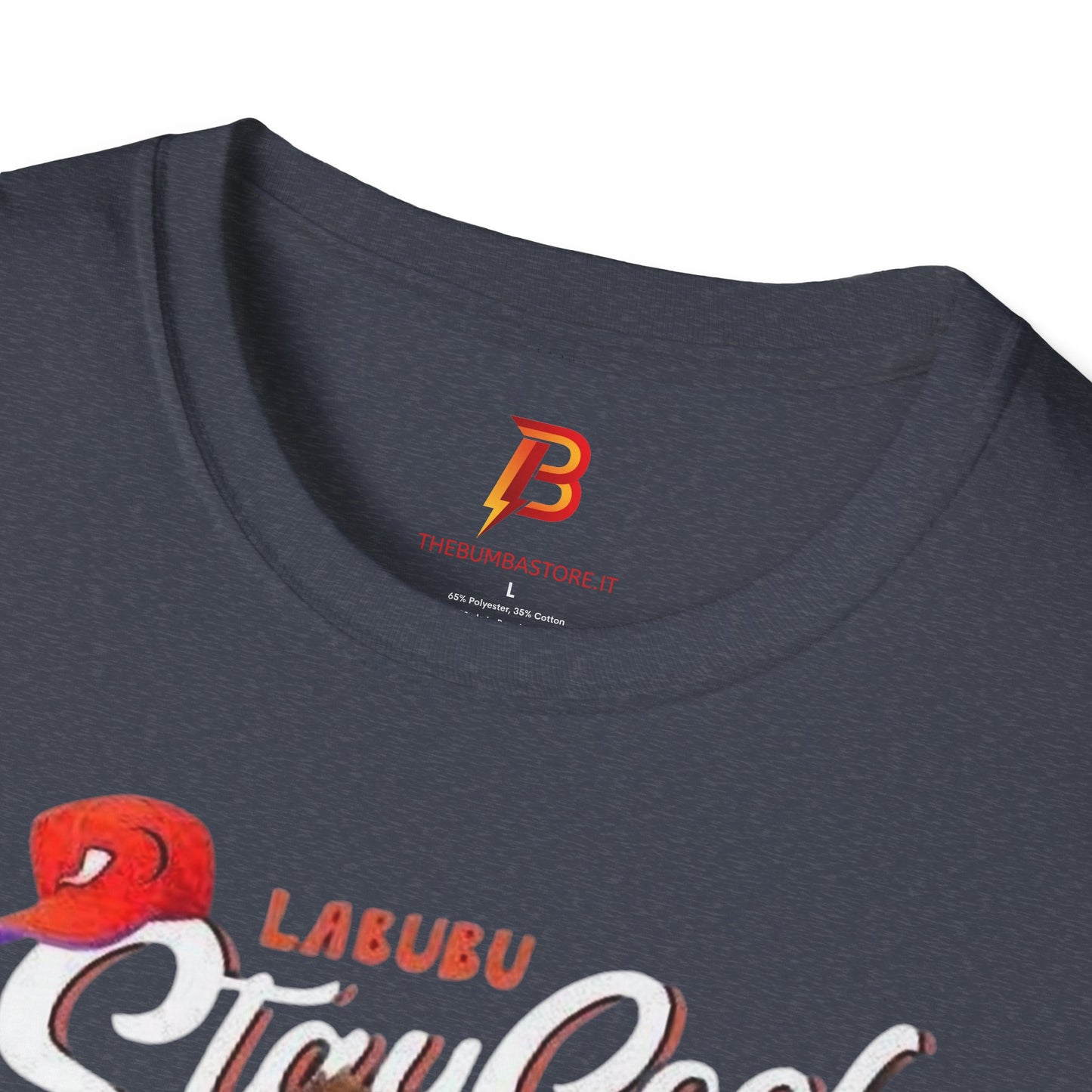 T-Shirt Unisex Labubu Softstyle – Design Streetwear Kawaii “Stay Cool”.