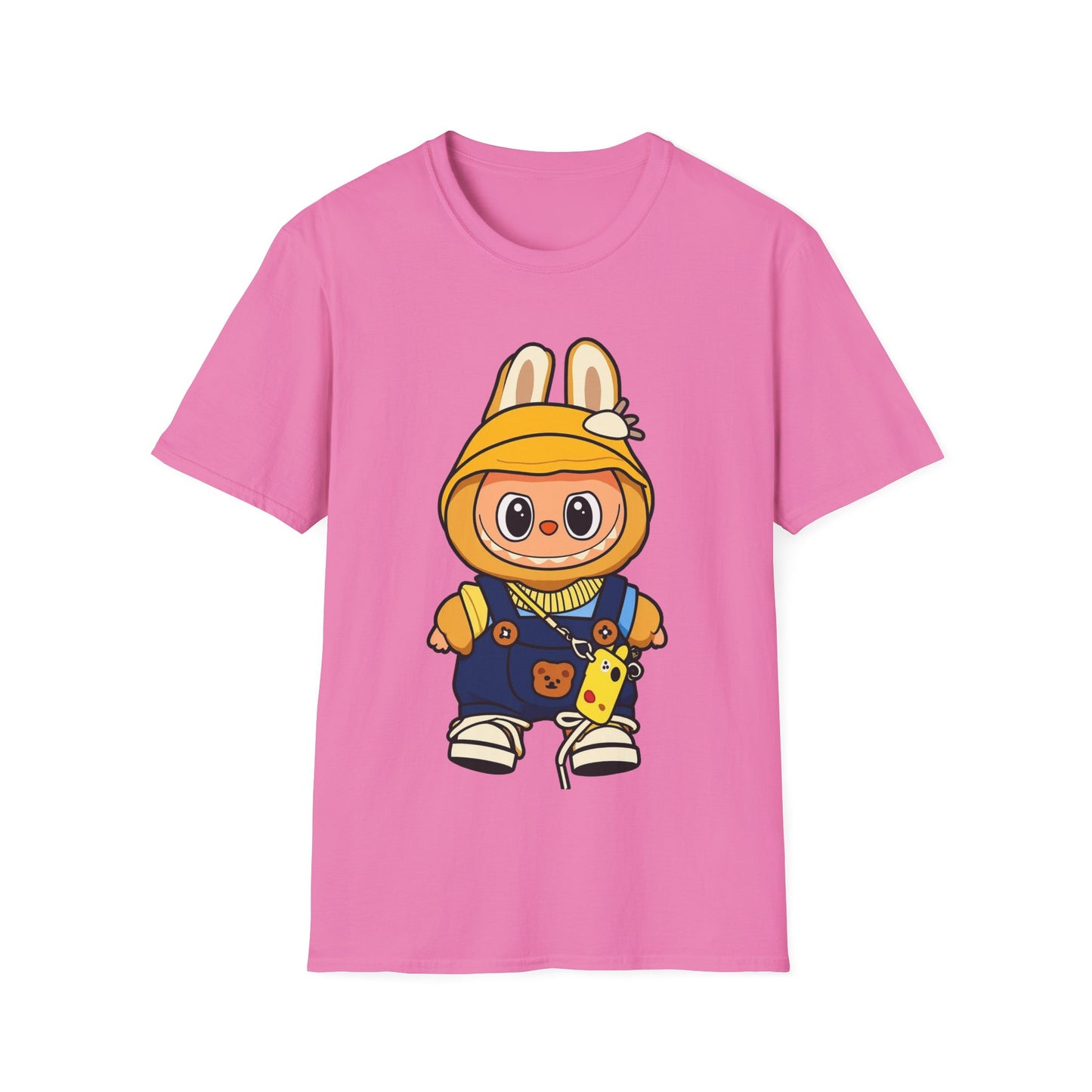T-Shirt Unisex Labubu Softstyle – Design Kawaii con Cappello e Salopette.
