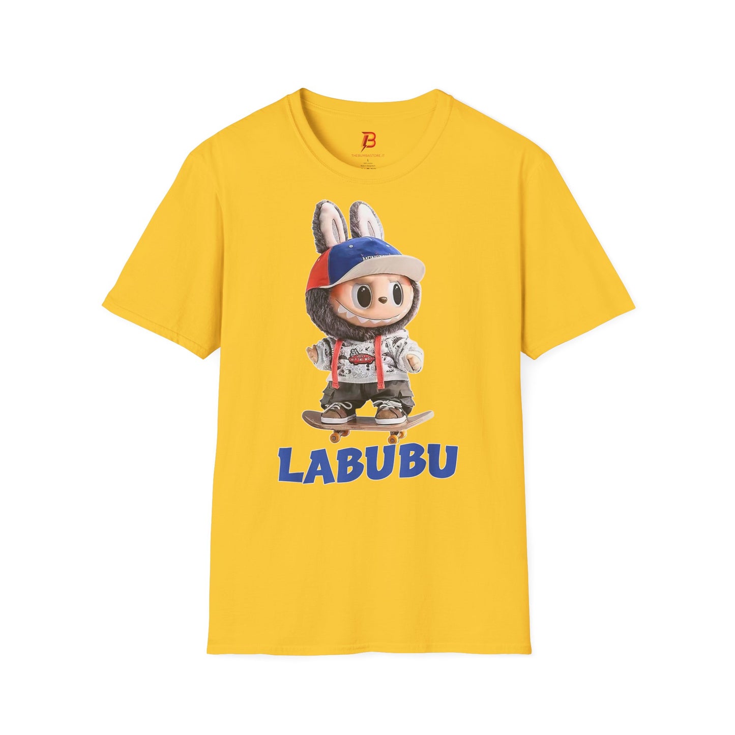 T-Shirt Unisex Labubu Softstyle Arancione – Design Streetwear con Skateboard.