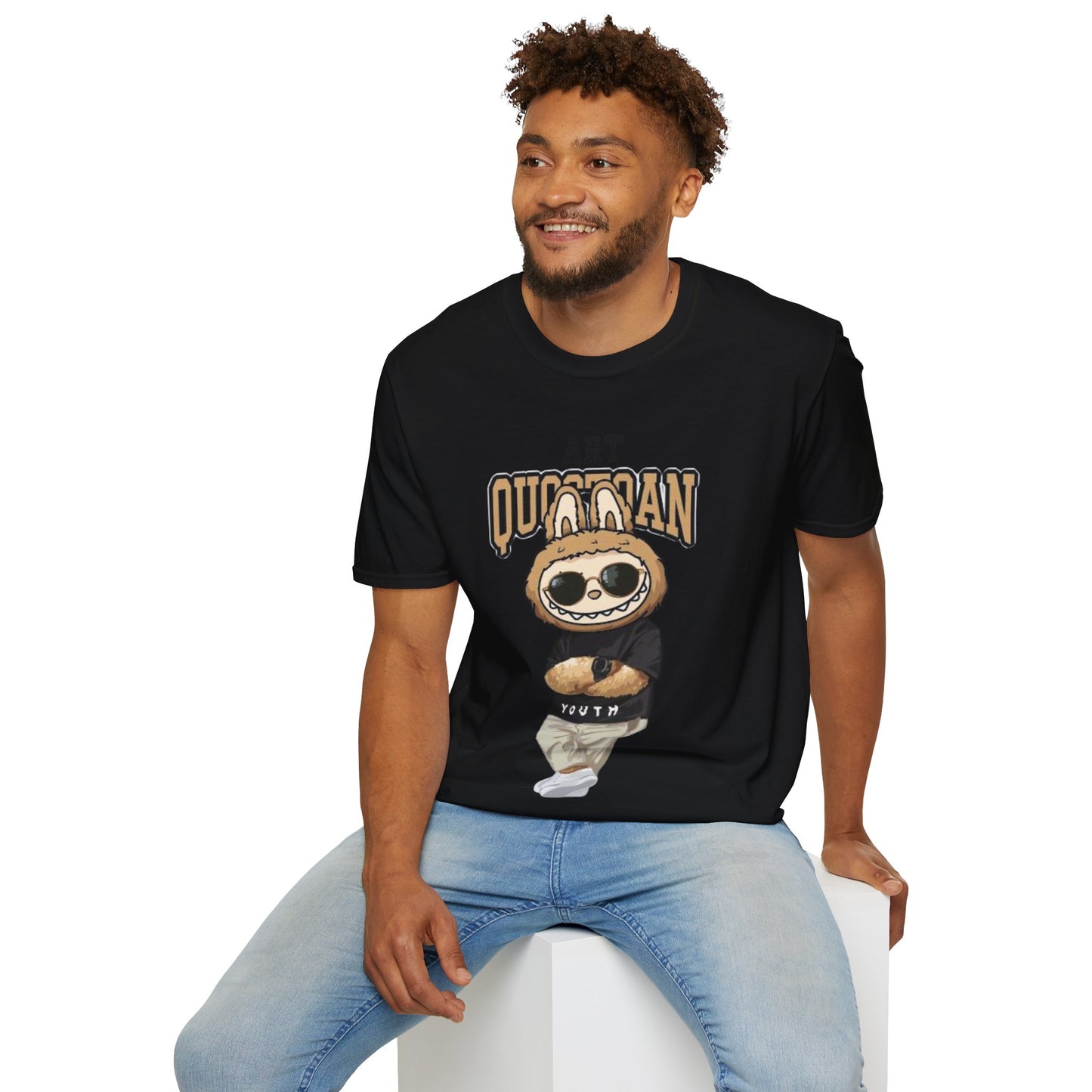 T-Shirt Unisex Labubu Softstyle – Design Urban Kawaii con Occhiali da Sole.