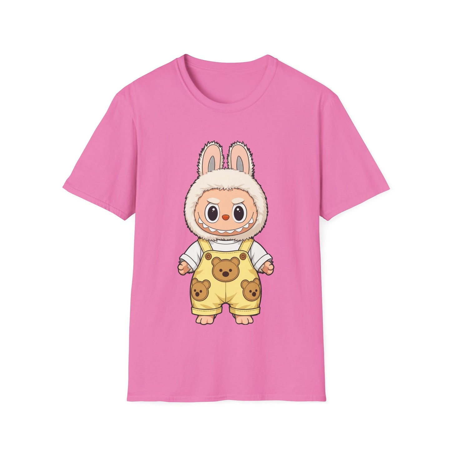T-Shirt Unisex Labubu Softstyle – Design Kawaii con Salopette Orsetto.