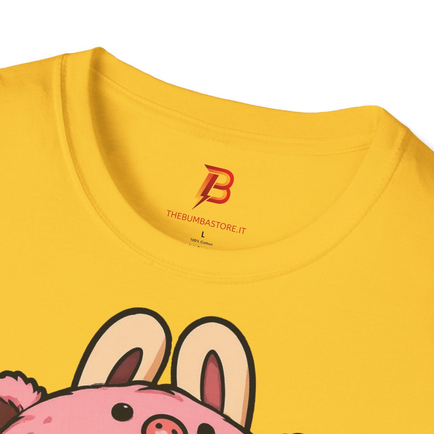 T-Shirt Unisex Labubu Softstyle – Outfit Cartoon Kawaii Rosa Orsetto Fragola.