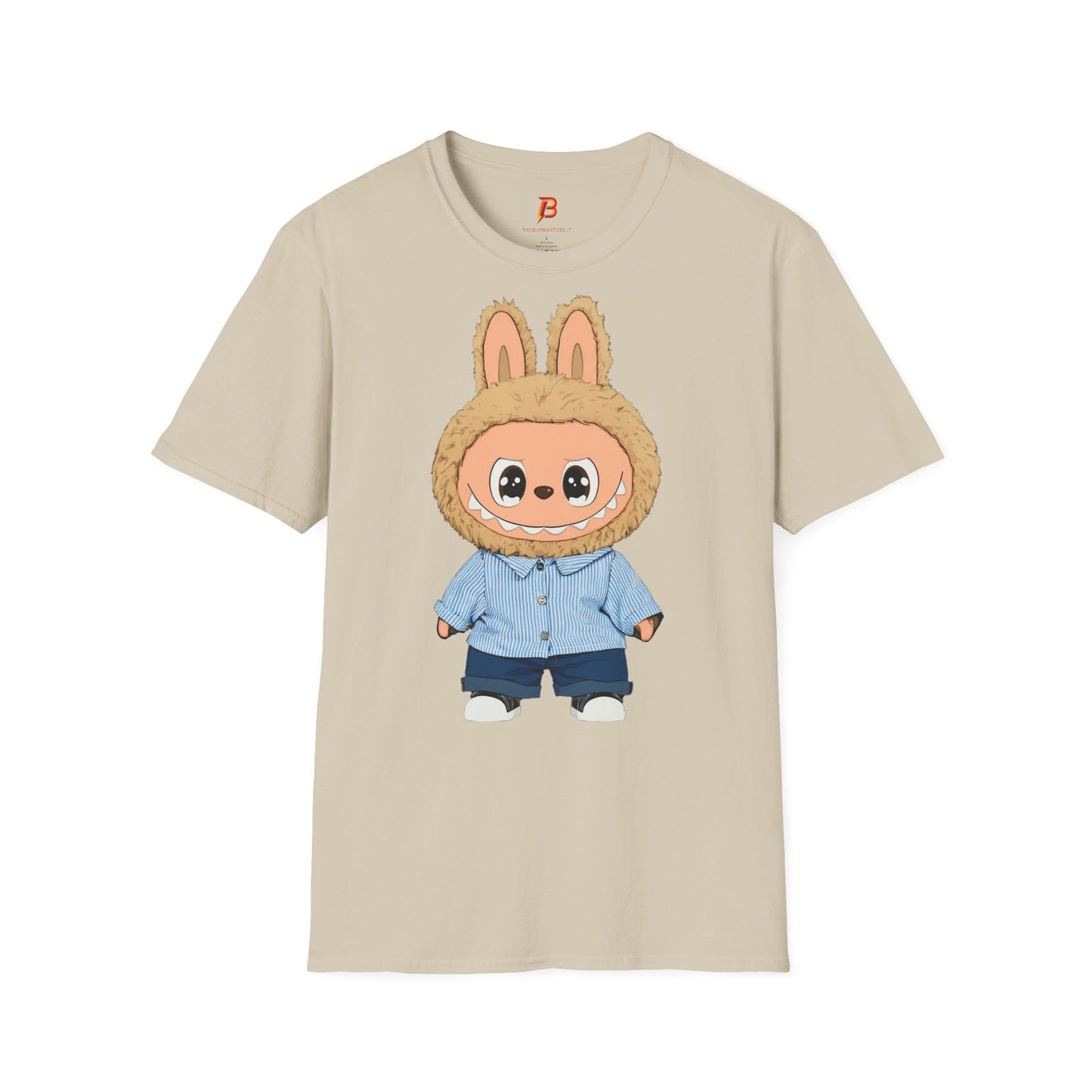 T-Shirt Unisex Labubu Softstyle – Design Kawaii con Camicia a Righe Azzurre.