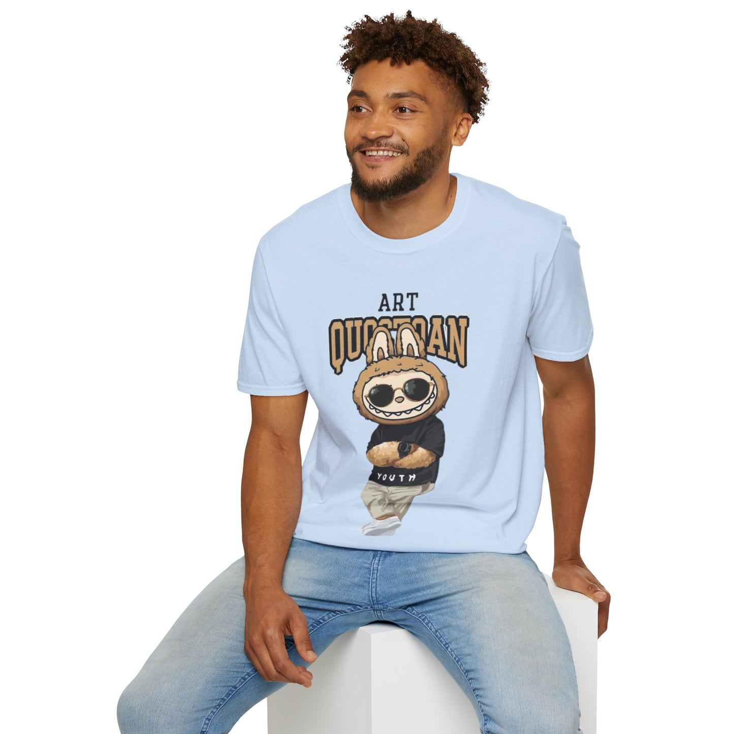 T-Shirt Unisex Labubu Softstyle – Design Urban Kawaii con Occhiali da Sole.
