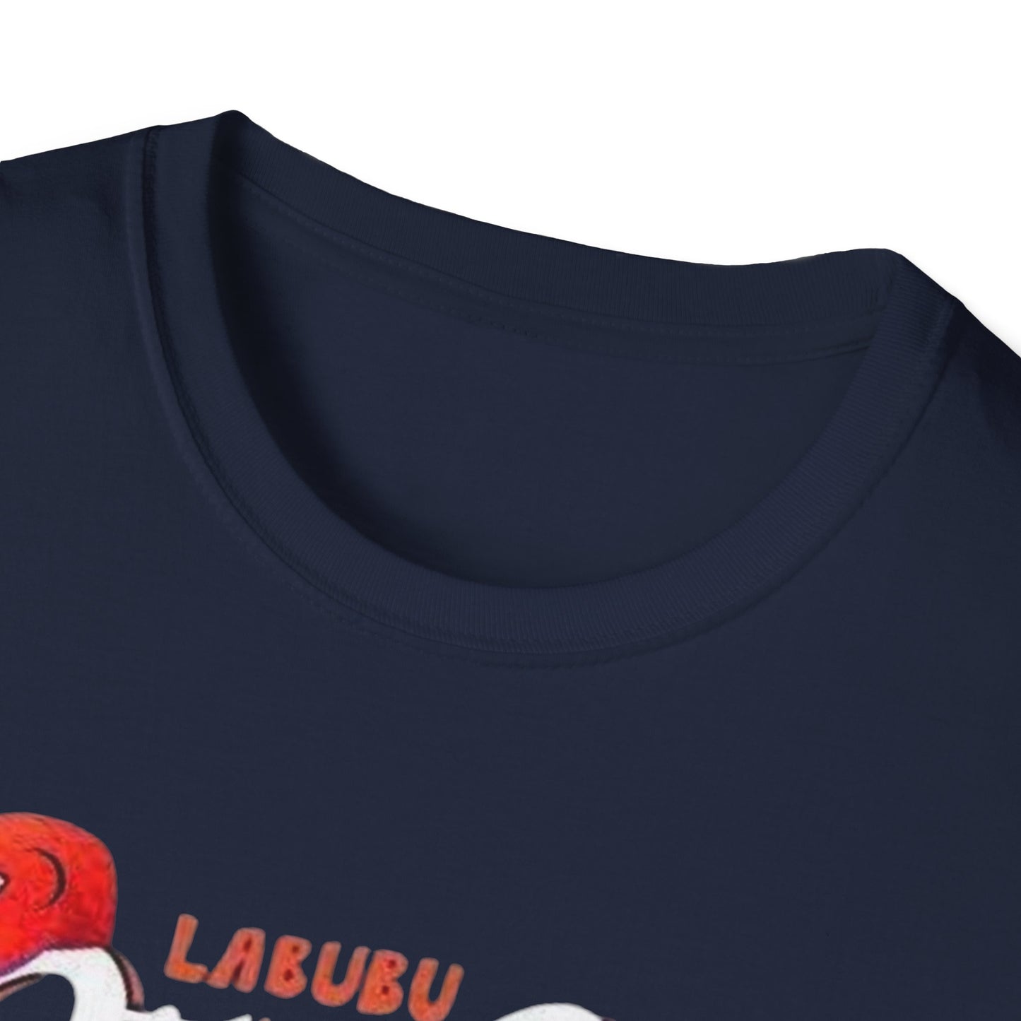 T-Shirt Unisex Labubu Softstyle – Design Streetwear Kawaii “Stay Cool”.