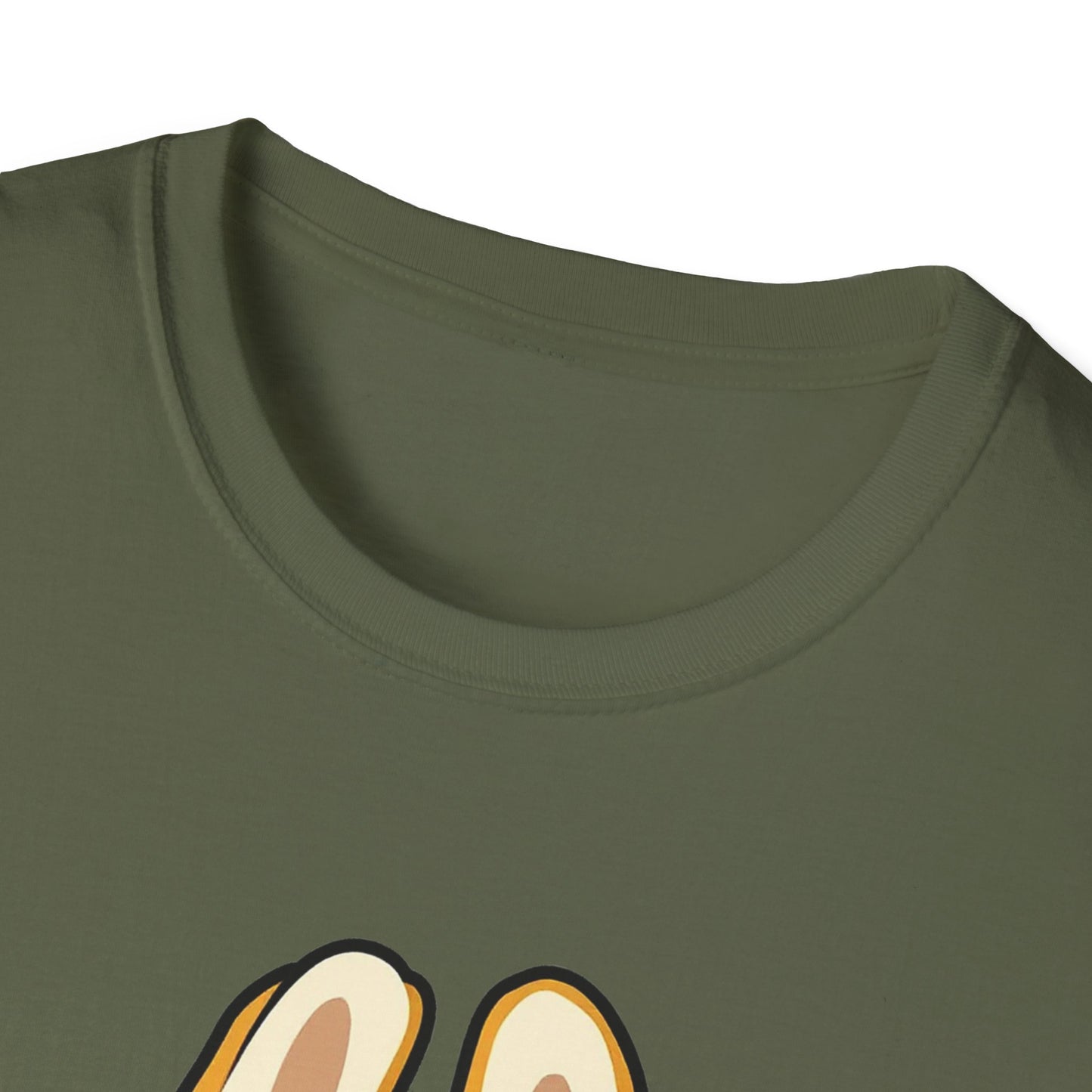 T-Shirt Unisex Labubu Softstyle – Design Kawaii con Cappello e Salopette.