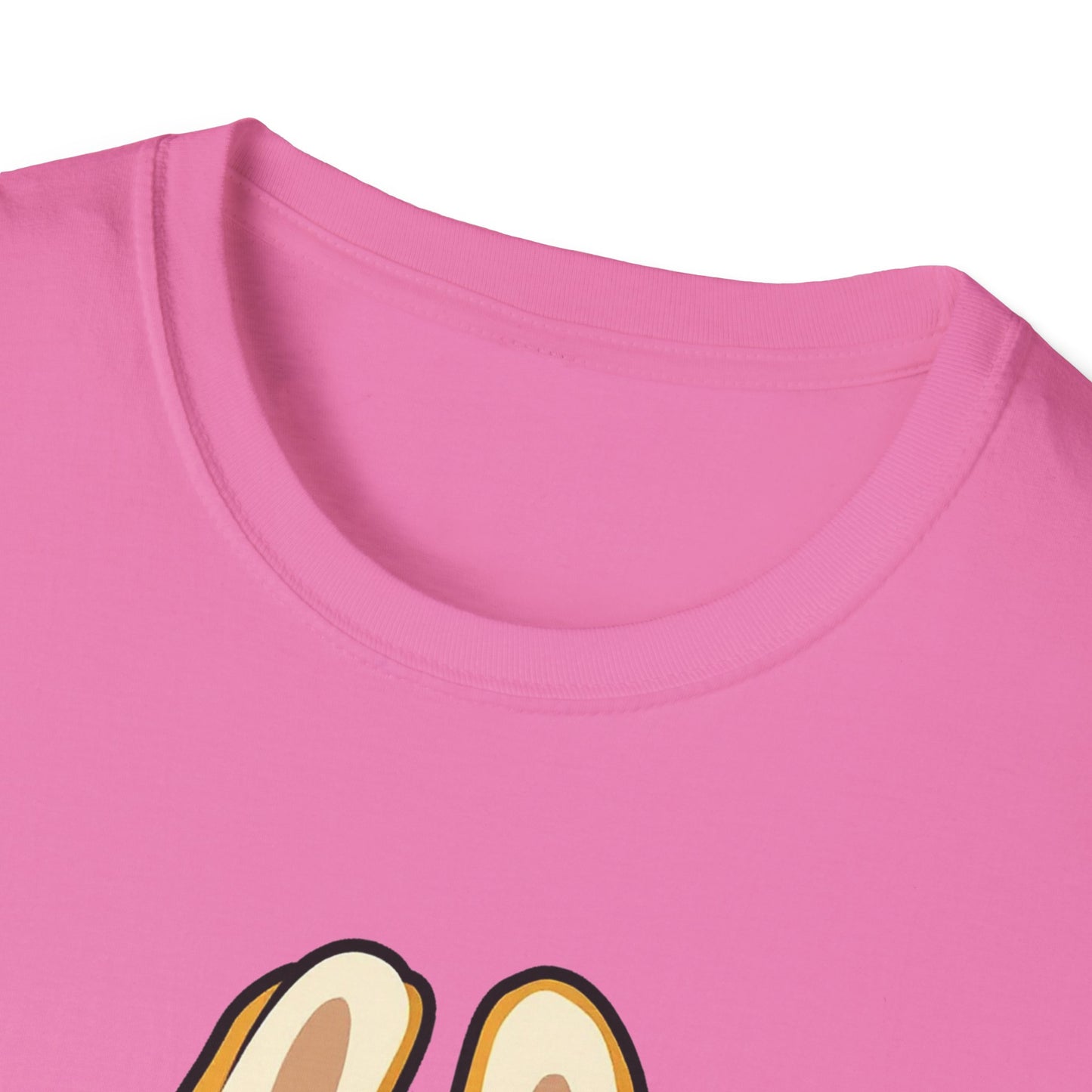 T-Shirt Unisex Labubu Softstyle – Design Kawaii con Cappello e Salopette.