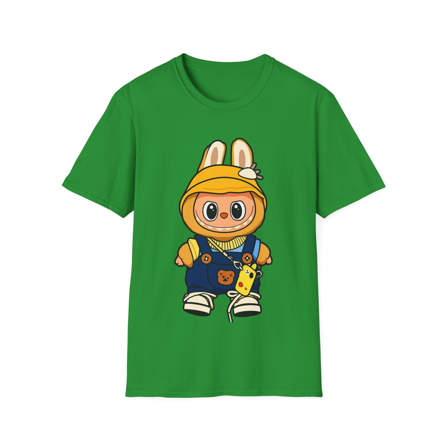 T-Shirt Unisex Labubu Softstyle – Design Kawaii con Cappello e Salopette.