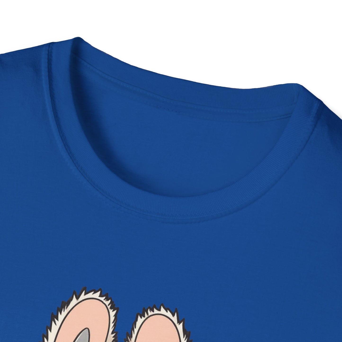 T-Shirt Unisex Labubu Softstyle – Design Kawaii con Salopette Orsetto.