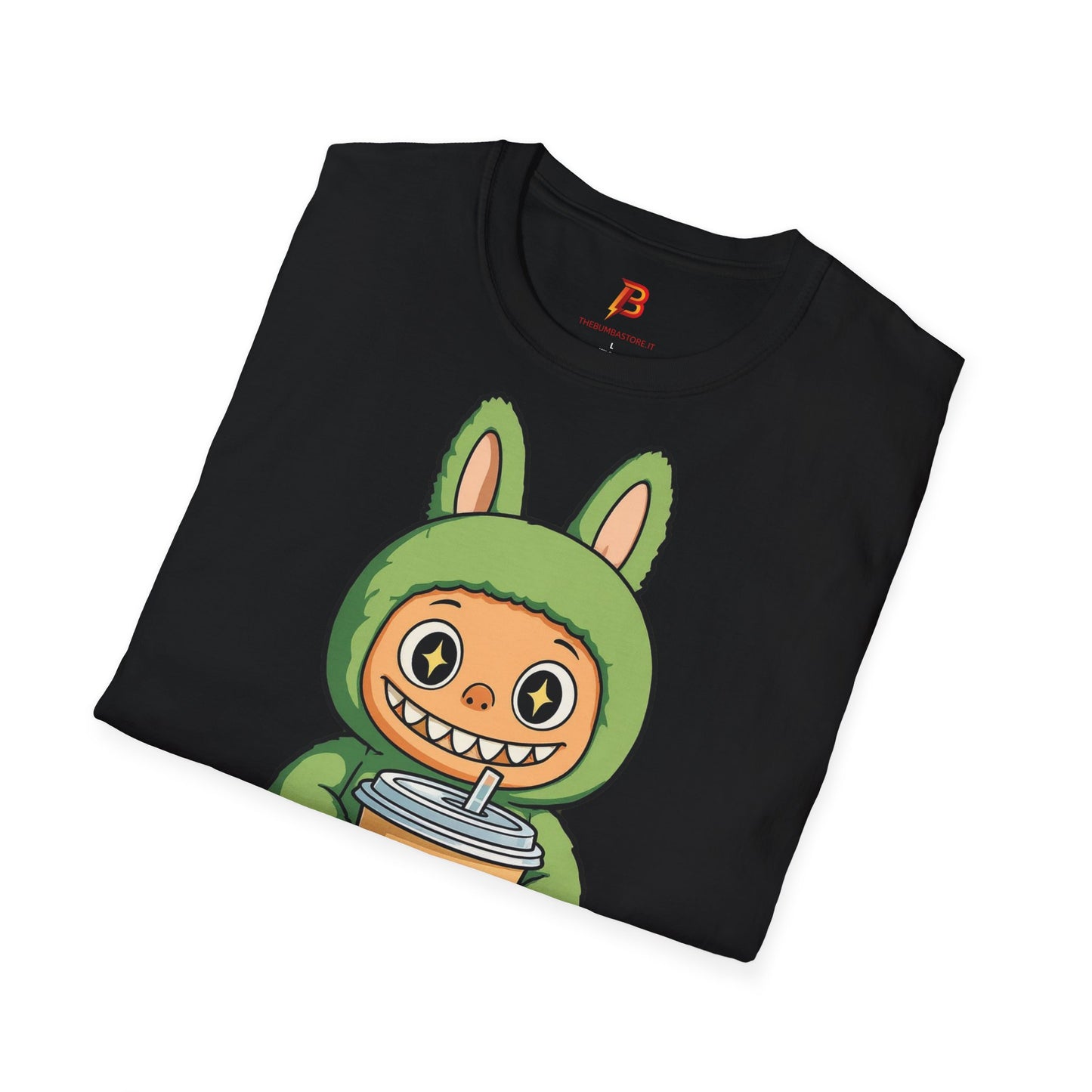 T-Shirt Unisex Labubu Softstyle – Design Kawaii con Bubble Tea.