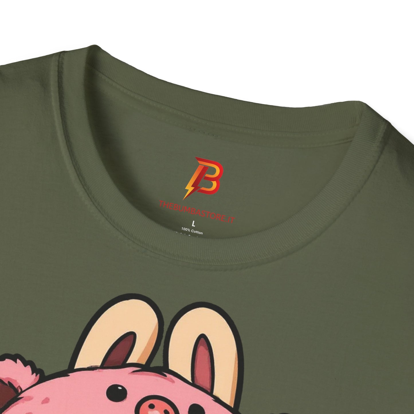 T-Shirt Unisex Labubu Softstyle – Outfit Cartoon Kawaii Rosa Orsetto Fragola.