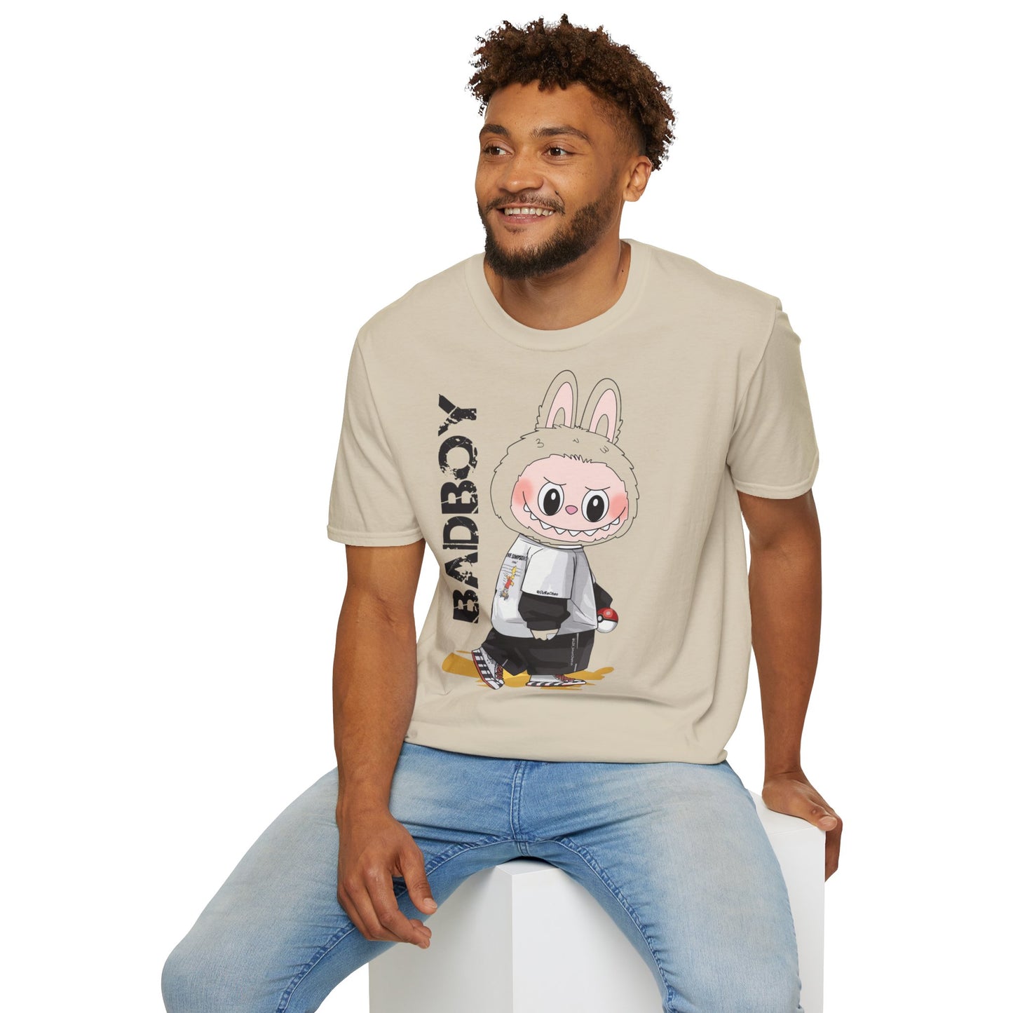 T-Shirt Unisex Labubu Softstyle – Design Streetwear Kawaii “Bad Boy”.