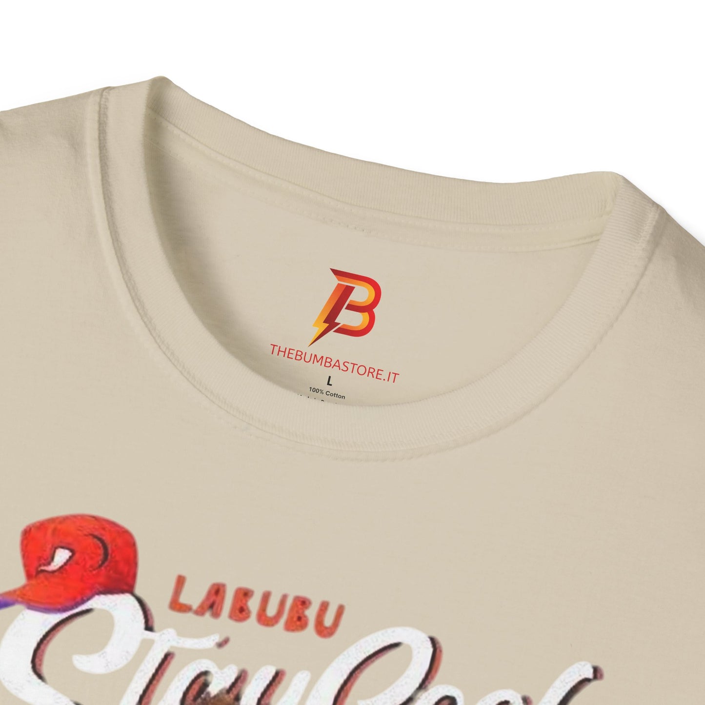 T-Shirt Unisex Labubu Softstyle – Design Streetwear Kawaii “Stay Cool”.