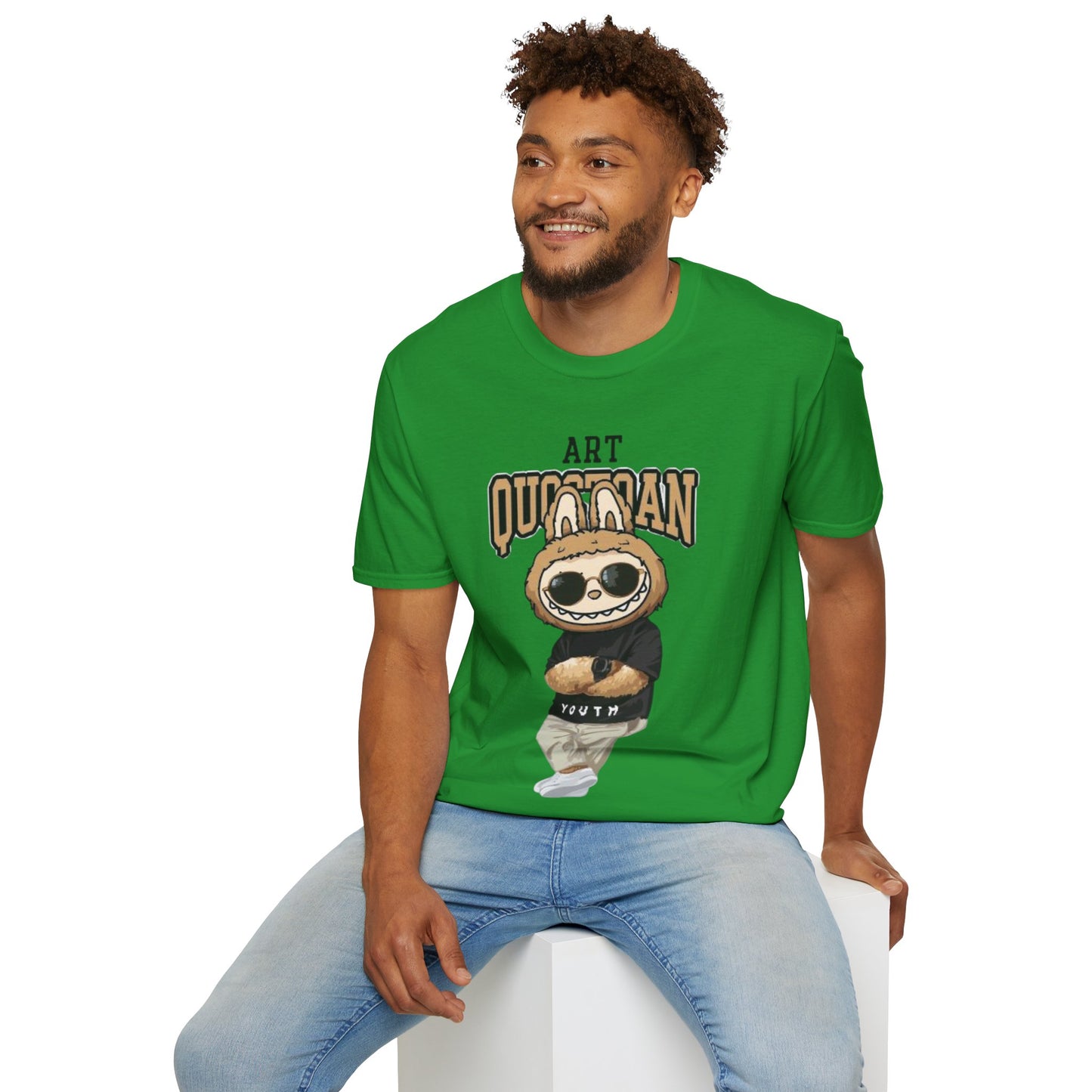T-Shirt Unisex Labubu Softstyle – Design Urban Kawaii con Occhiali da Sole.