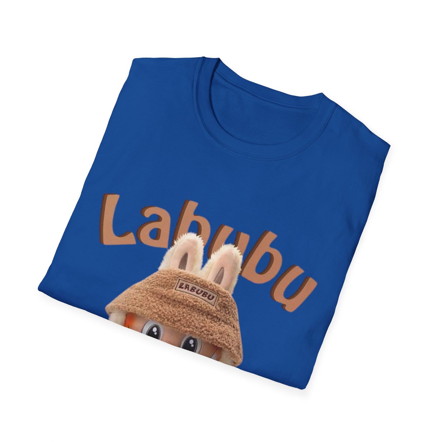 T-Shirt Unisex Labubu Softstyle – Design Kawaii Casual con Bucket Hat “Have a Good Time”.