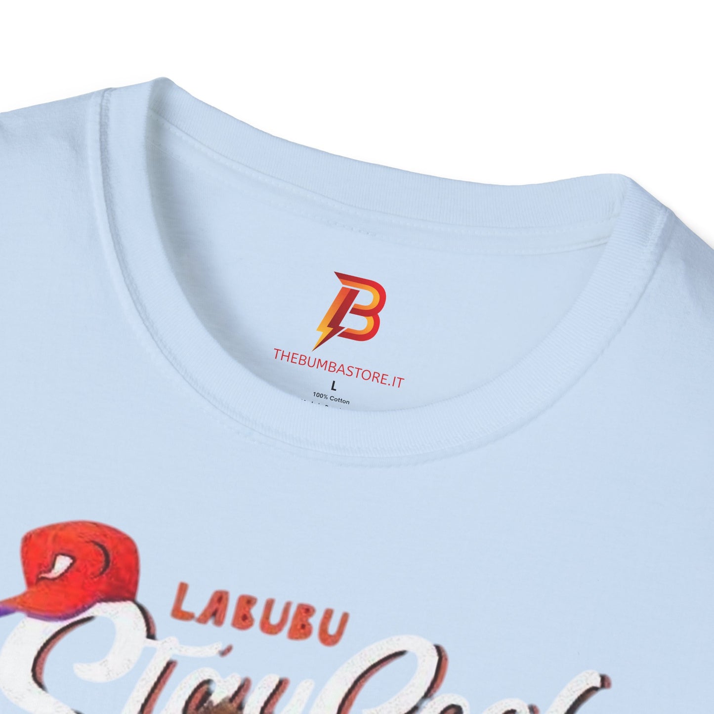 T-Shirt Unisex Labubu Softstyle – Design Streetwear Kawaii “Stay Cool”.