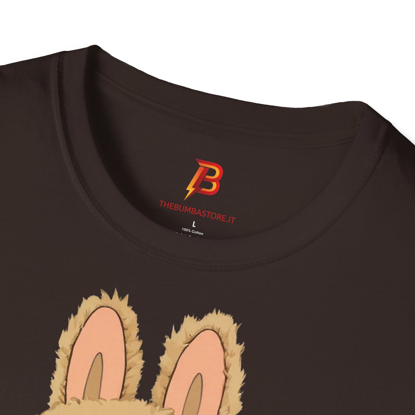 T-Shirt Unisex Labubu Softstyle – Design Kawaii con Camicia a Righe Azzurre.