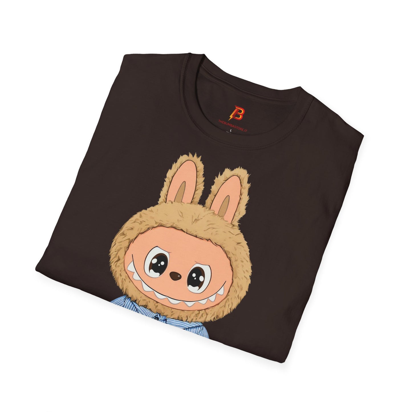 T-Shirt Unisex Labubu Softstyle – Design Kawaii con Camicia a Righe Azzurre.