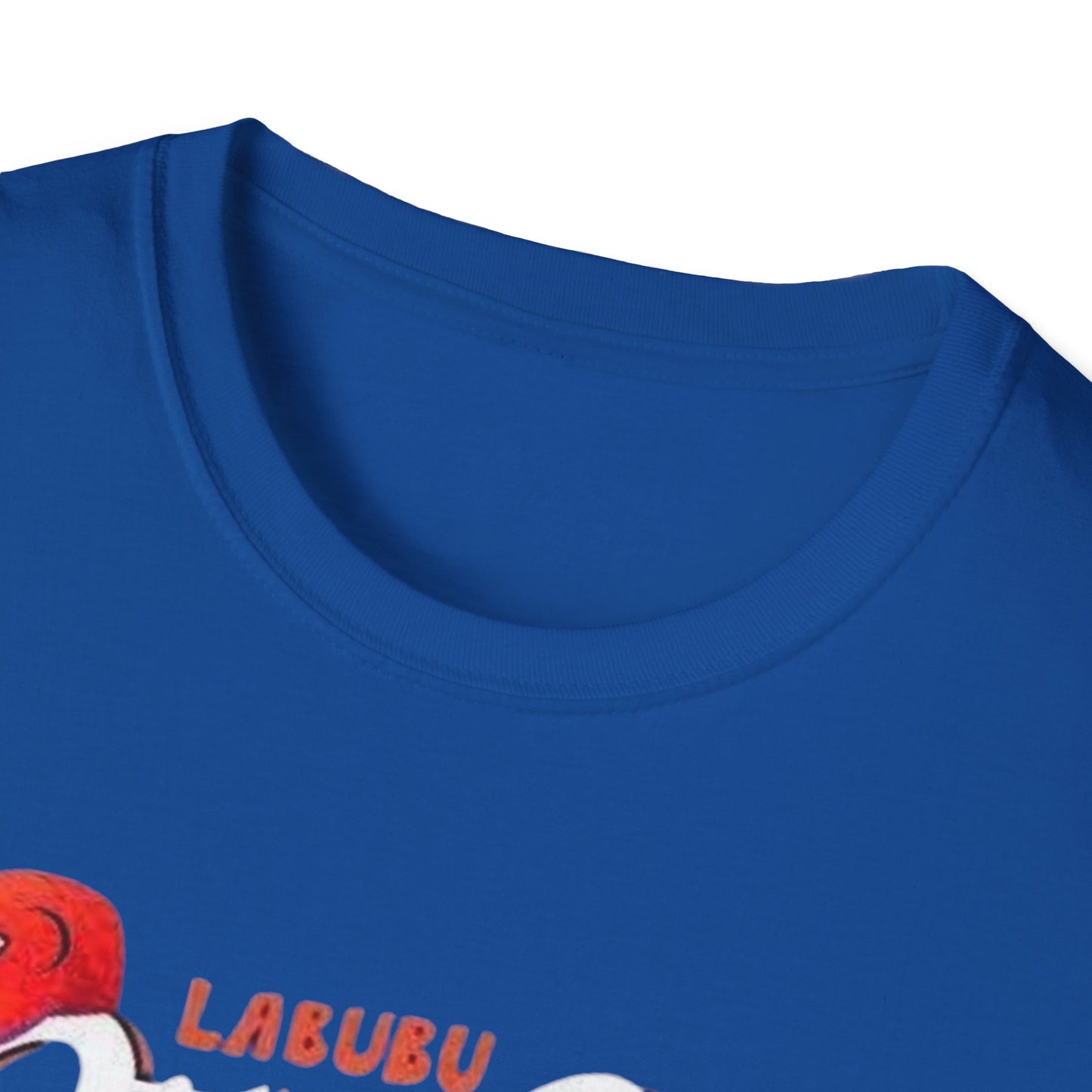 T-Shirt Unisex Labubu Softstyle – Design Streetwear Kawaii “Stay Cool”.
