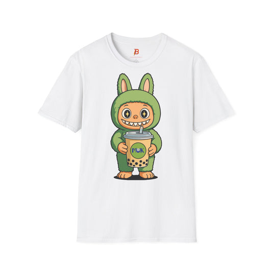 T-Shirt Unisex Labubu Softstyle – Design Kawaii con Bubble Tea.