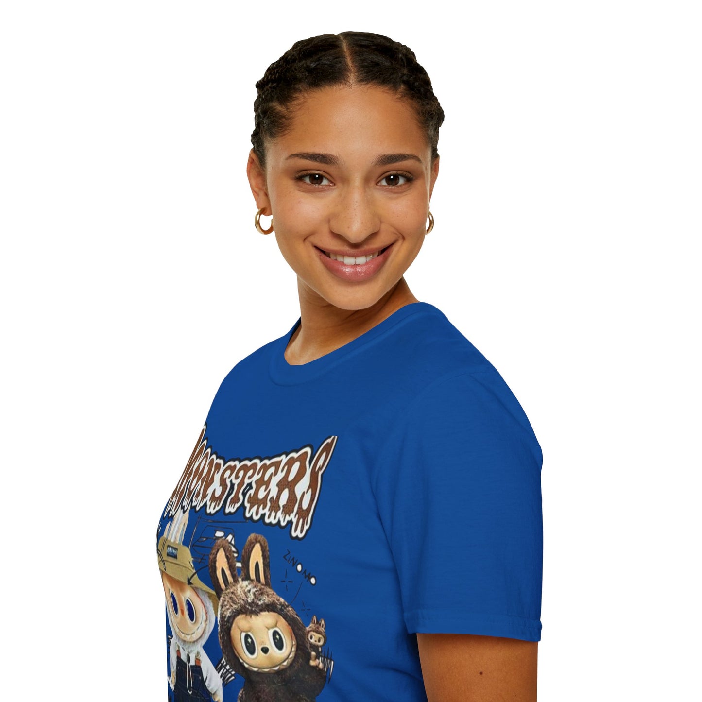 T-Shirt Unisex Labubu Softstyle – Design Monsters Kawaii con Coppia Iconica.