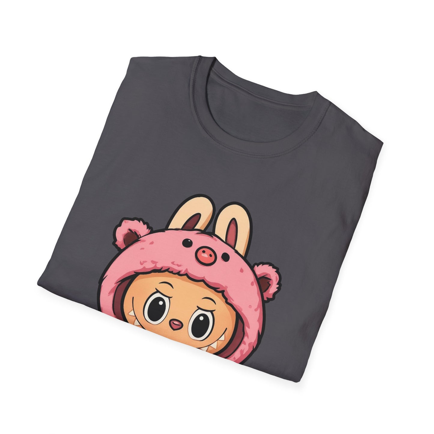T-Shirt Unisex Labubu Softstyle – Outfit Cartoon Kawaii Rosa Orsetto Fragola.