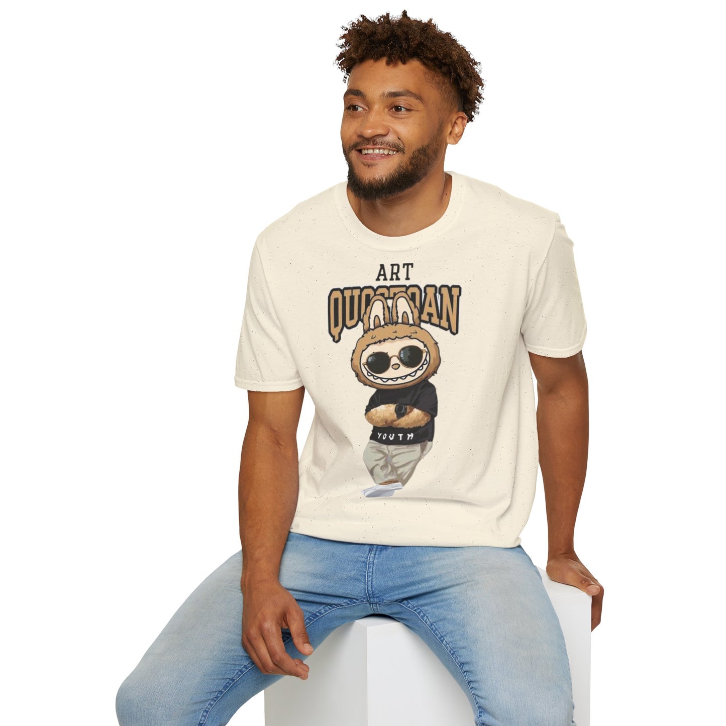 T-Shirt Unisex Labubu Softstyle – Design Urban Kawaii con Occhiali da Sole.