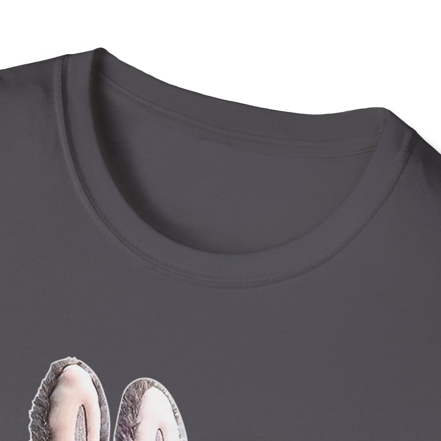 T-Shirt Unisex Labubu Softstyle Arancione – Design Streetwear con Skateboard.