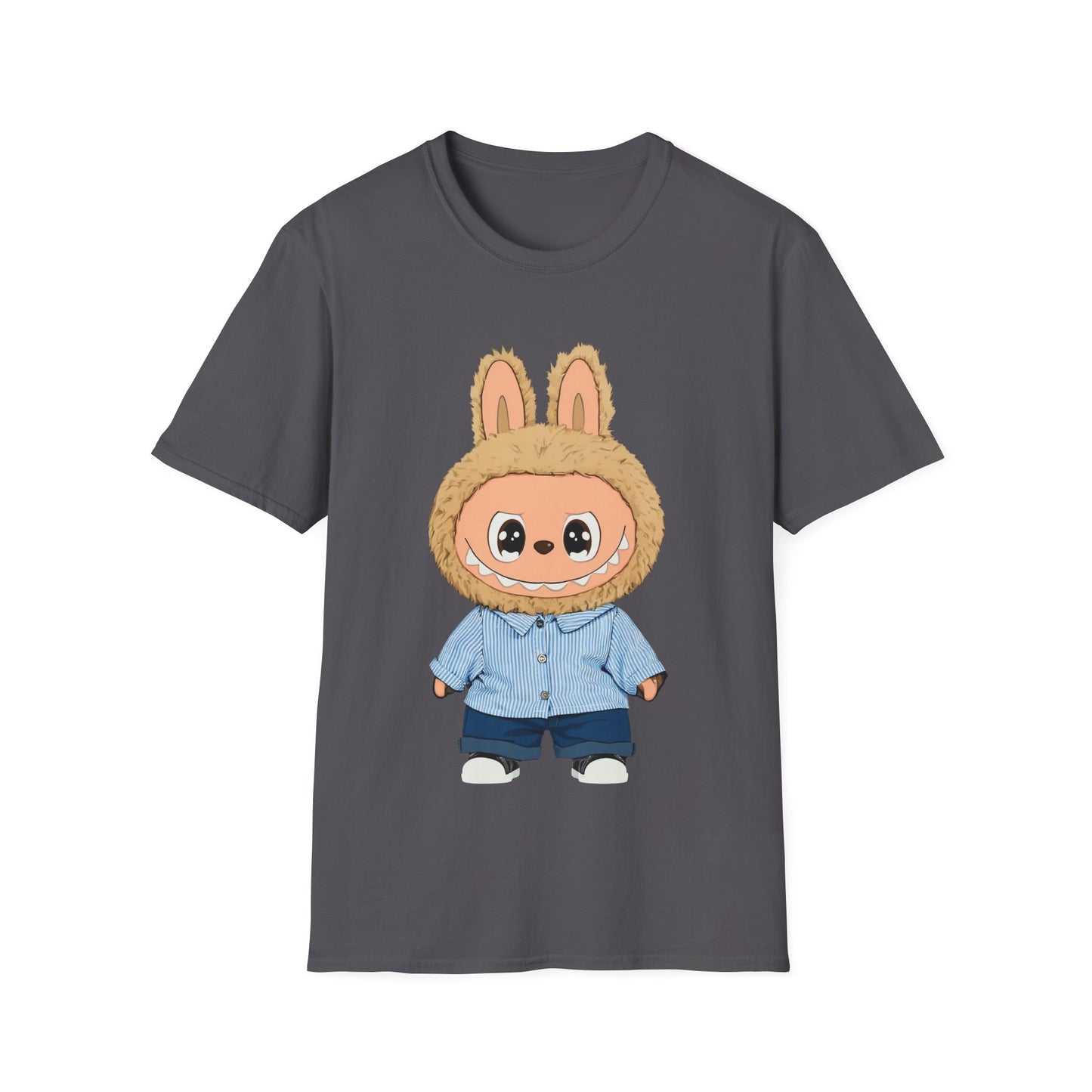 T-Shirt Unisex Labubu Softstyle – Design Kawaii con Camicia a Righe Azzurre.