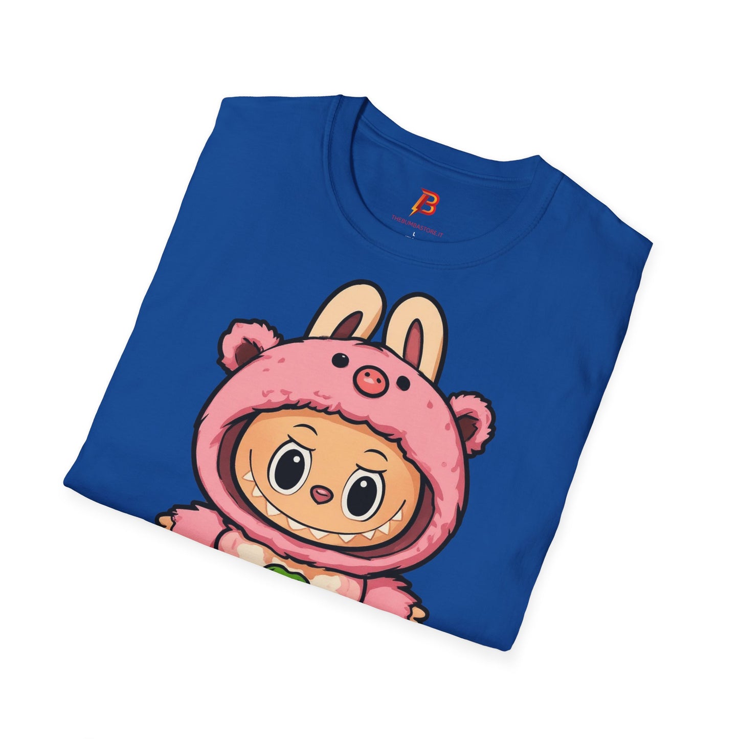 T-Shirt Unisex Labubu Softstyle – Outfit Cartoon Kawaii Rosa Orsetto Fragola.
