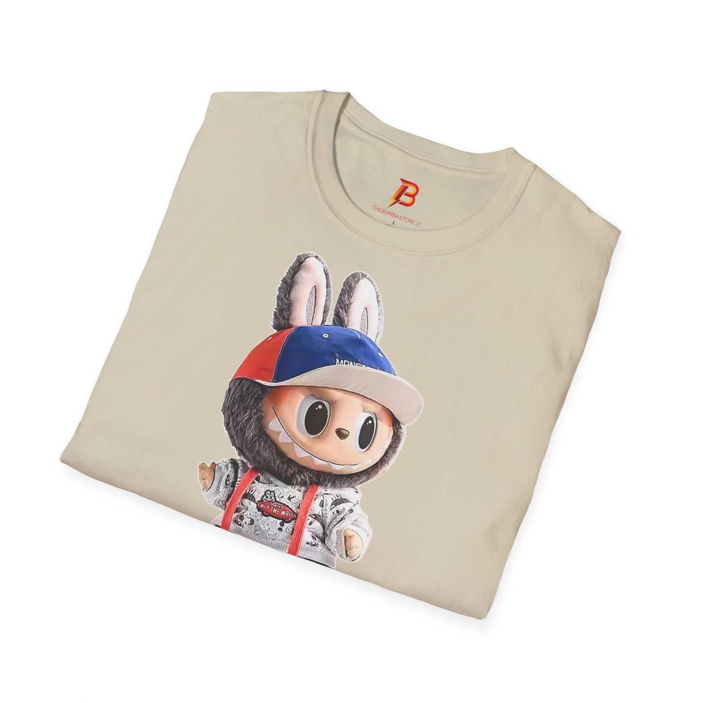 T-Shirt Unisex Labubu Softstyle Arancione – Design Streetwear con Skateboard.