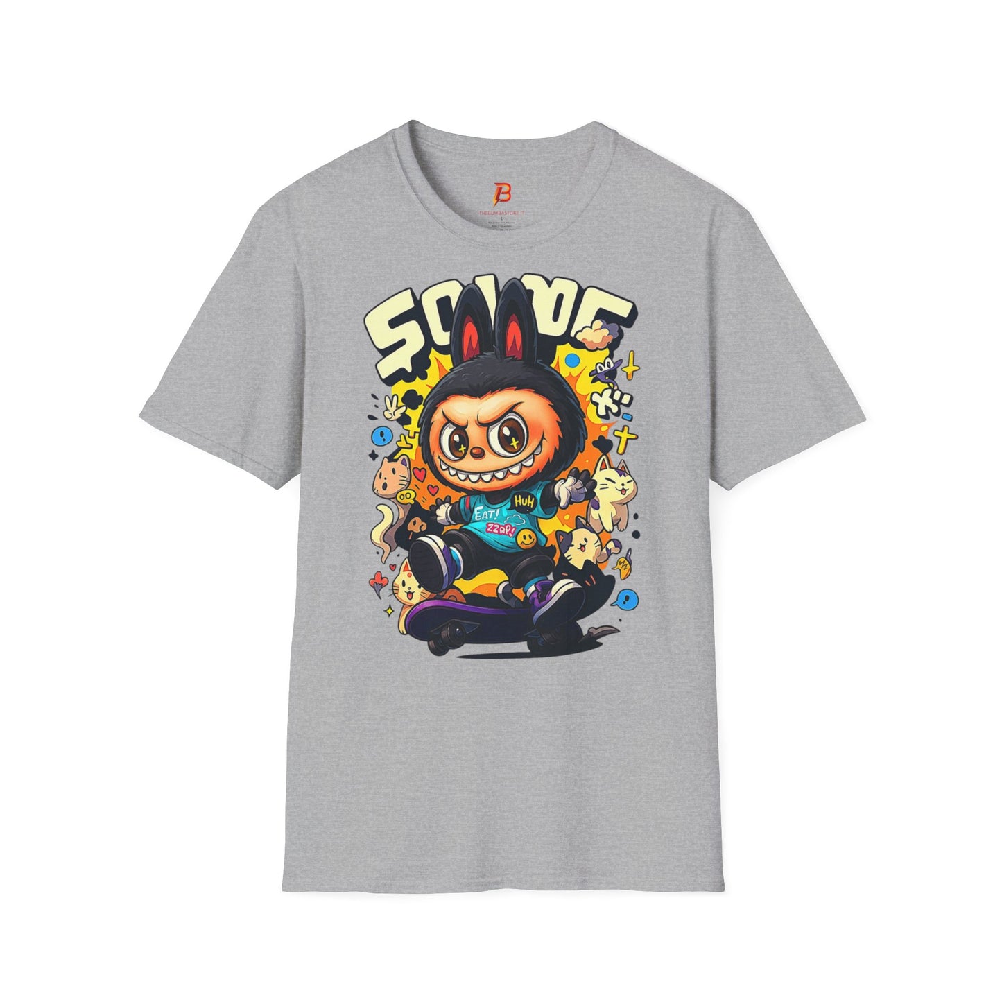 T-Shirt Unisex Labubu Softstyle  – Design Kawaii Streetwear con Skateboard.