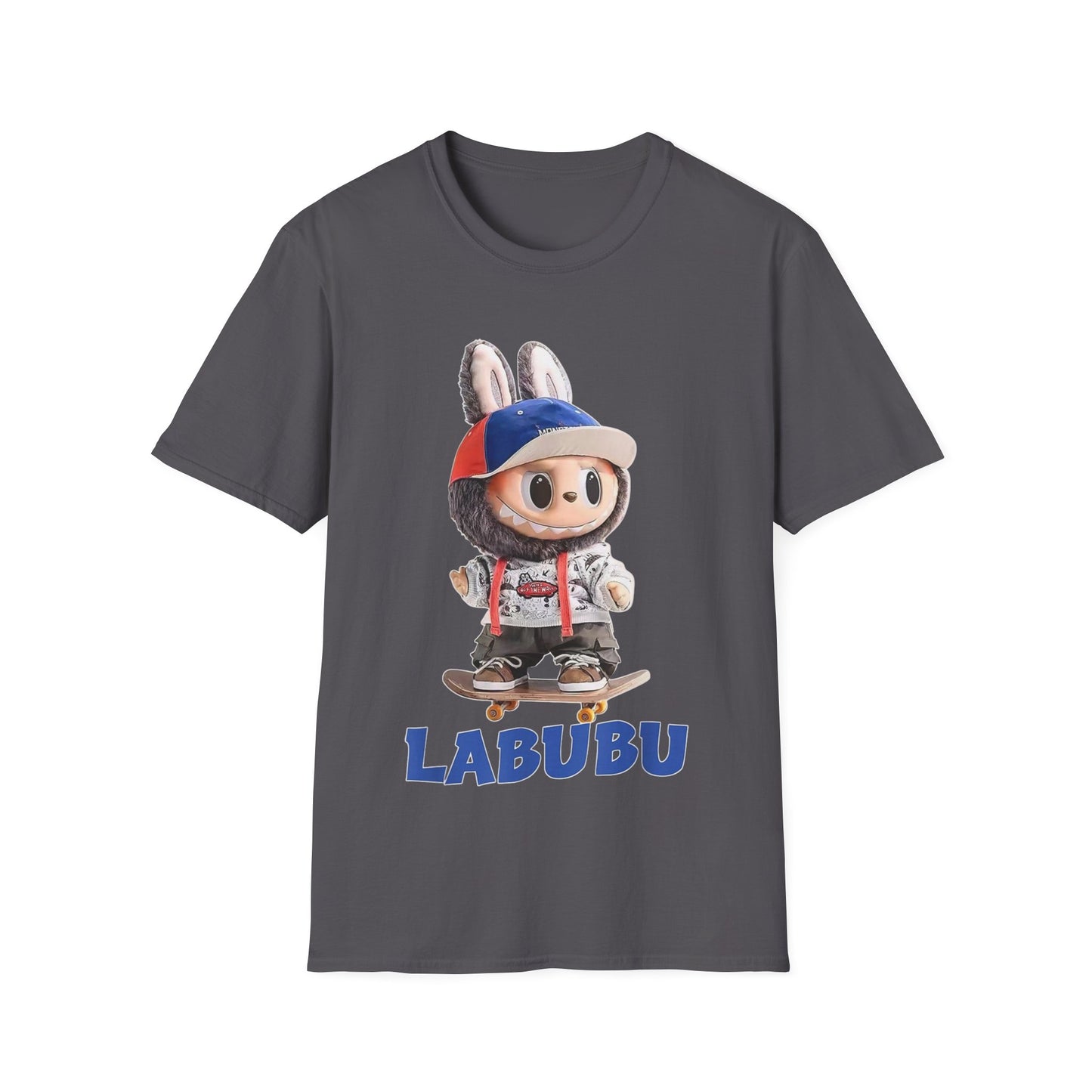 T-Shirt Unisex Labubu Softstyle Arancione – Design Streetwear con Skateboard.