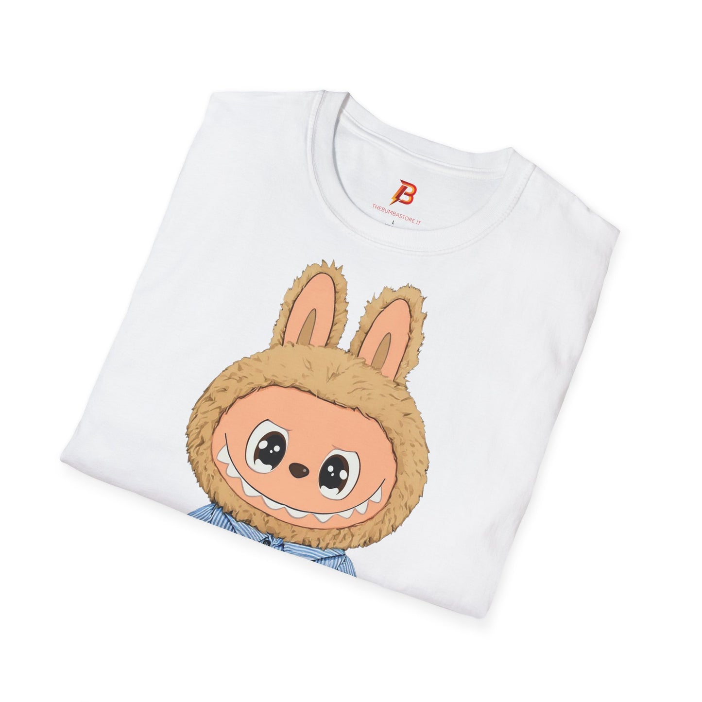 T-Shirt Unisex Labubu Softstyle – Design Kawaii con Camicia a Righe Azzurre.