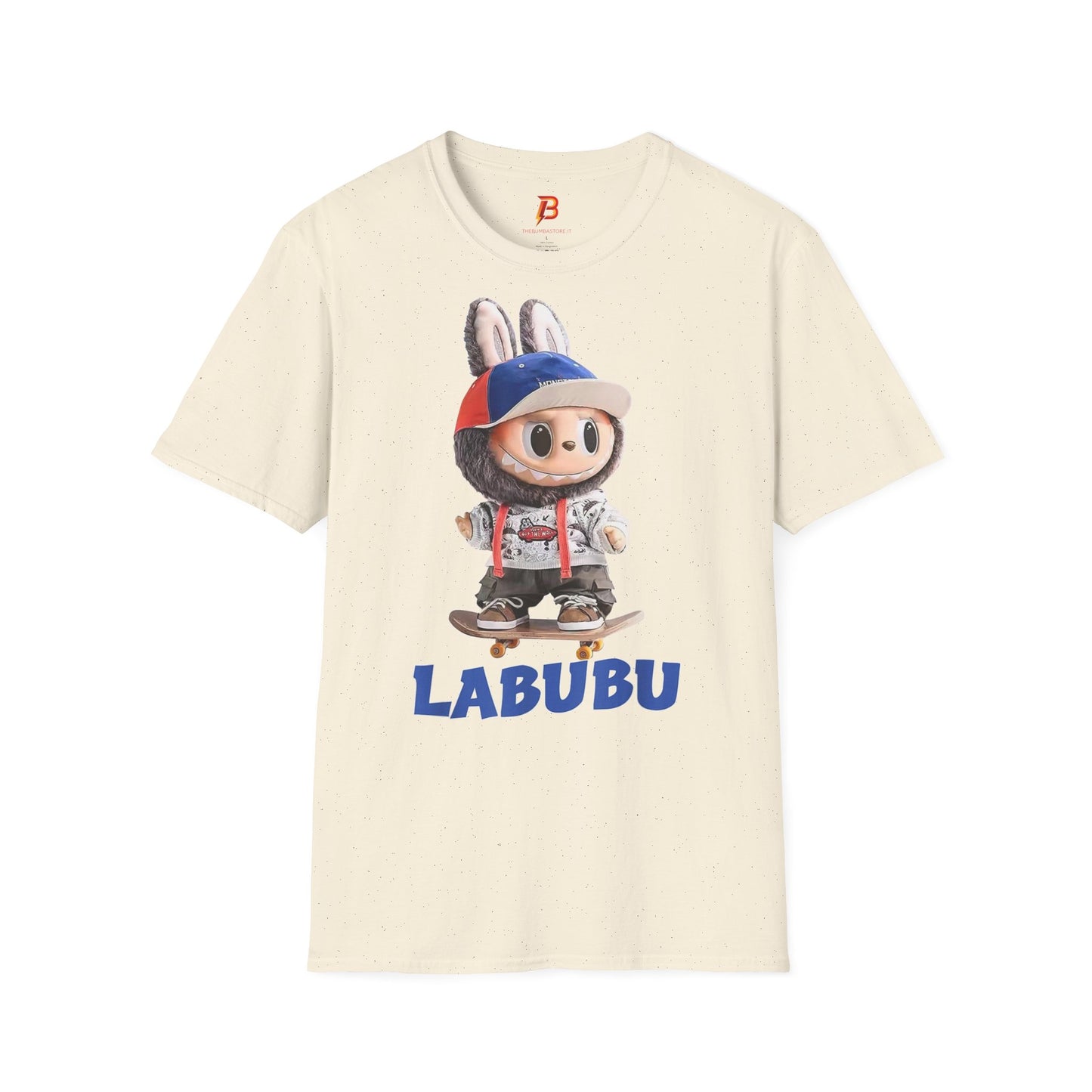T-Shirt Unisex Labubu Softstyle Arancione – Design Streetwear con Skateboard.
