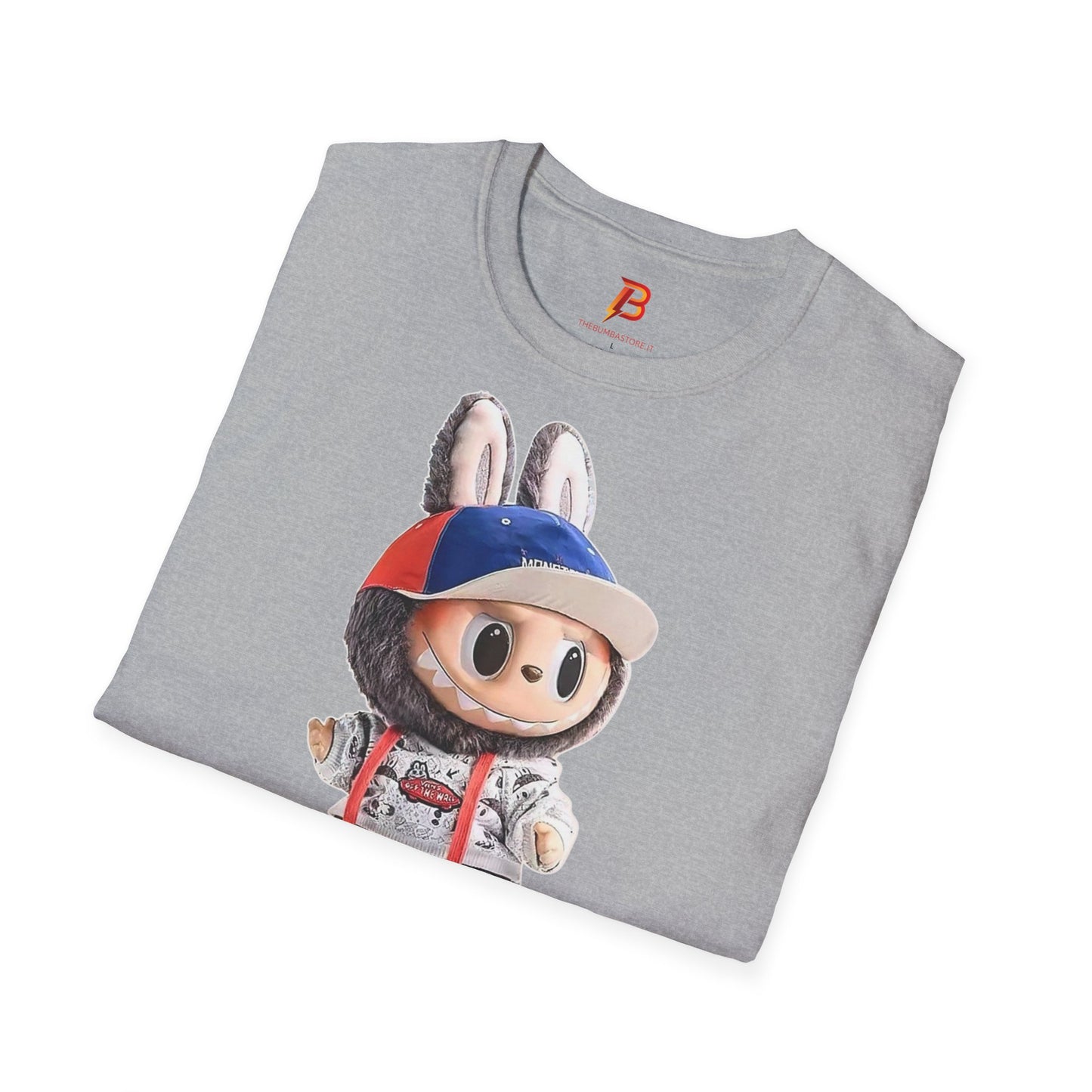 T-Shirt Unisex Labubu Softstyle Arancione – Design Streetwear con Skateboard.