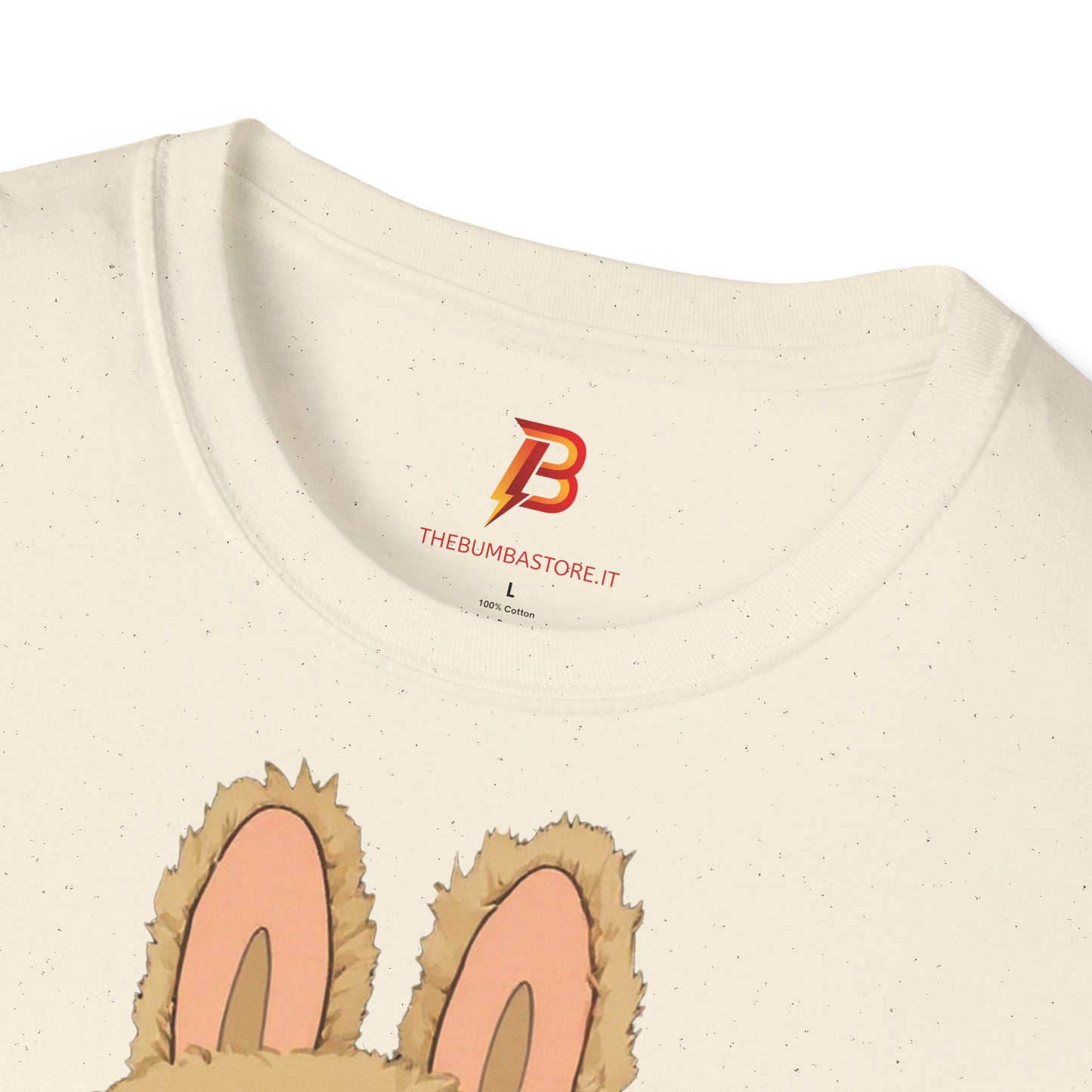 T-Shirt Unisex Labubu Softstyle – Design Kawaii con Camicia a Righe Azzurre.