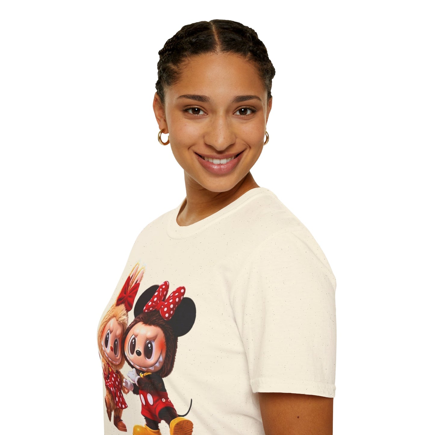 T-Shirt Unisex Labubu Softstyle  – Design Kawaii Coppia in Stile Minnie & Mickey.