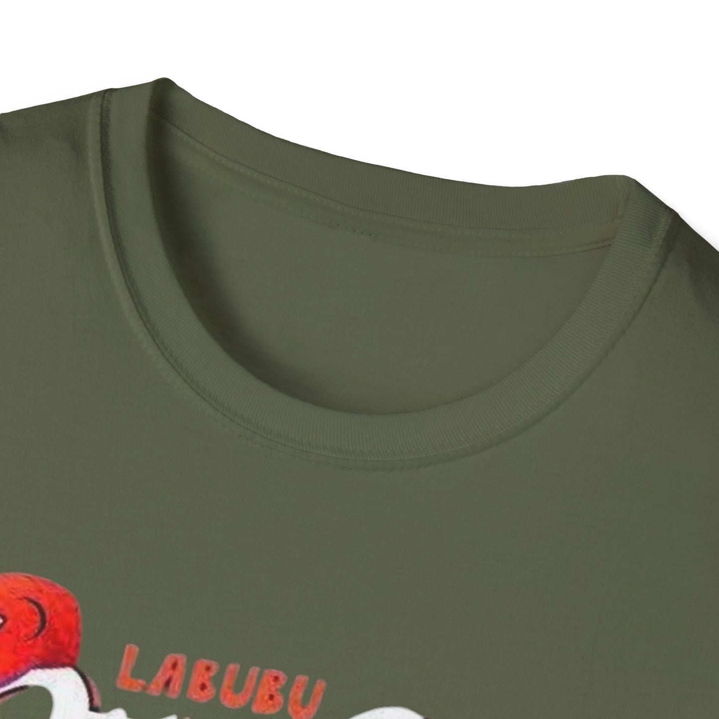 T-Shirt Unisex Labubu Softstyle – Design Streetwear Kawaii “Stay Cool”.