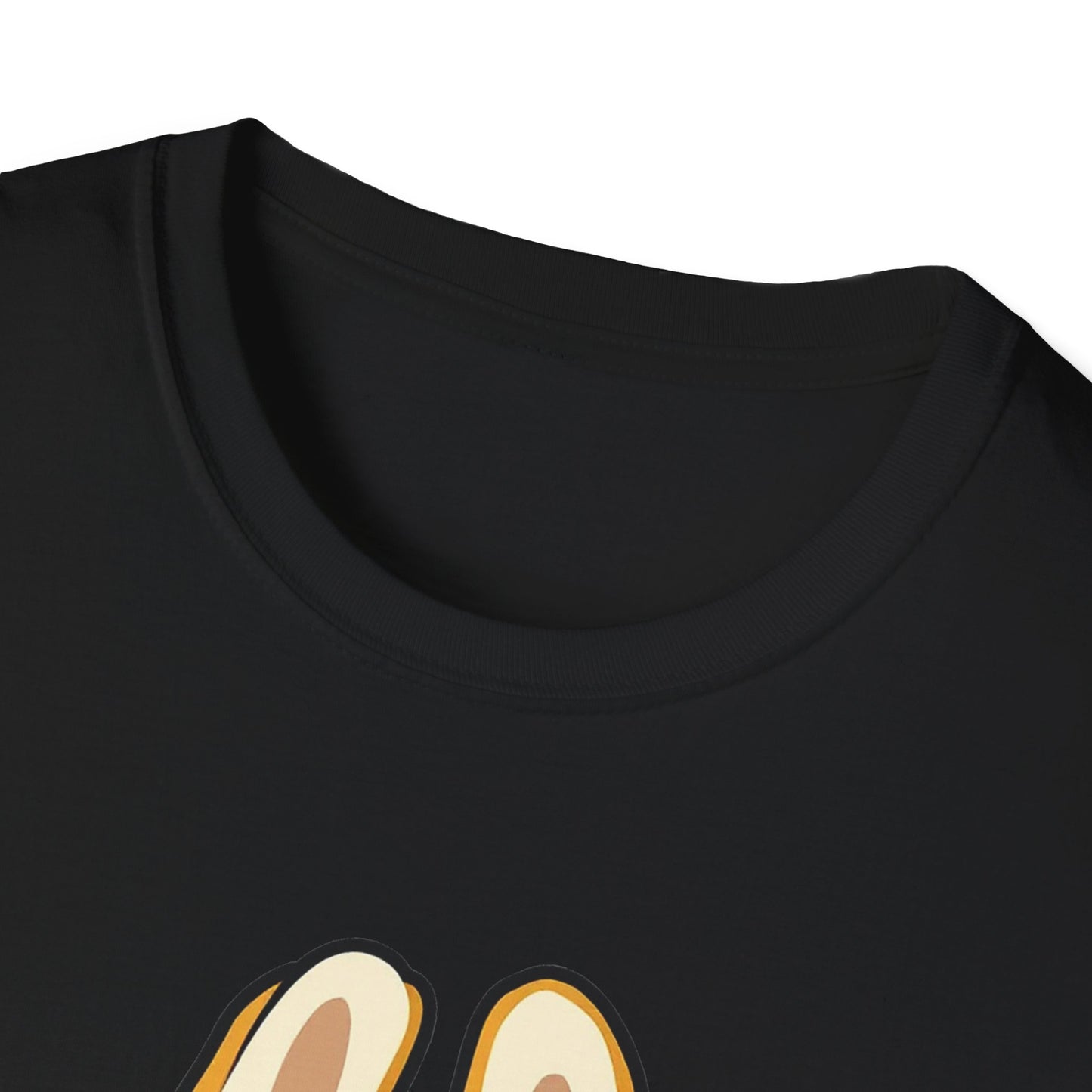 T-Shirt Unisex Labubu Softstyle – Design Kawaii con Cappello e Salopette.