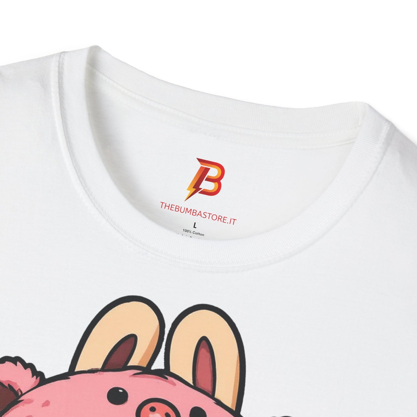 T-Shirt Unisex Labubu Softstyle – Outfit Cartoon Kawaii Rosa Orsetto Fragola.