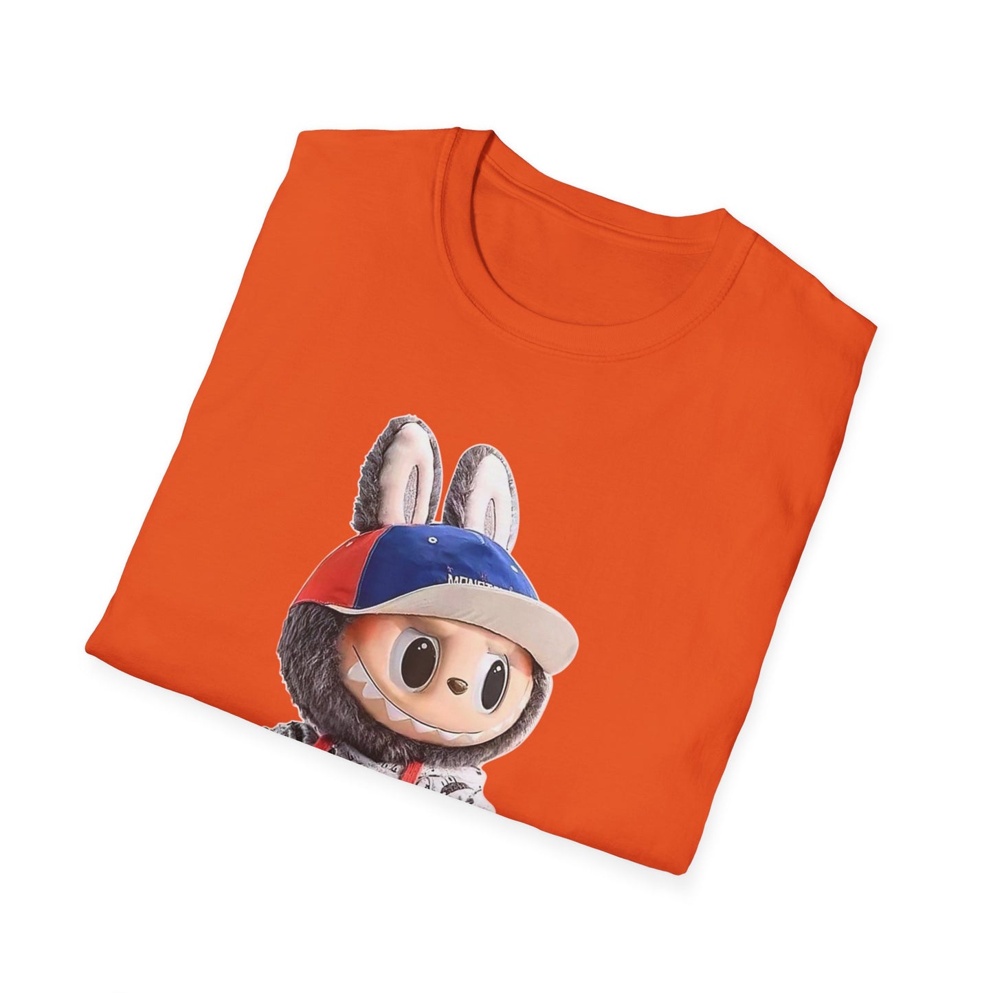 T-Shirt Unisex Labubu Softstyle Arancione – Design Streetwear con Skateboard.