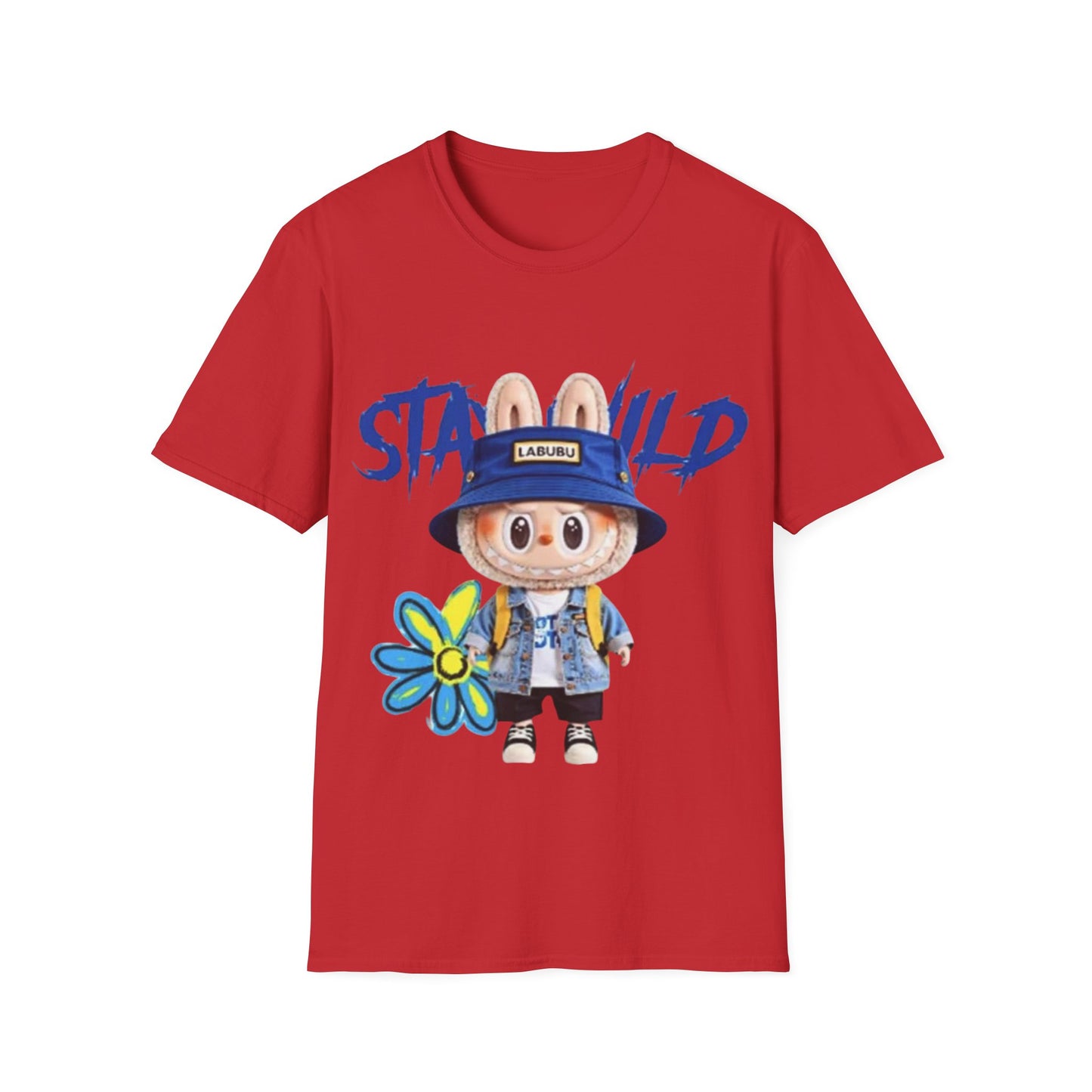 T-Shirt Unisex Labubu Softstyle – Design Kawaii Streetwear con Fiore “Stay Wild”.