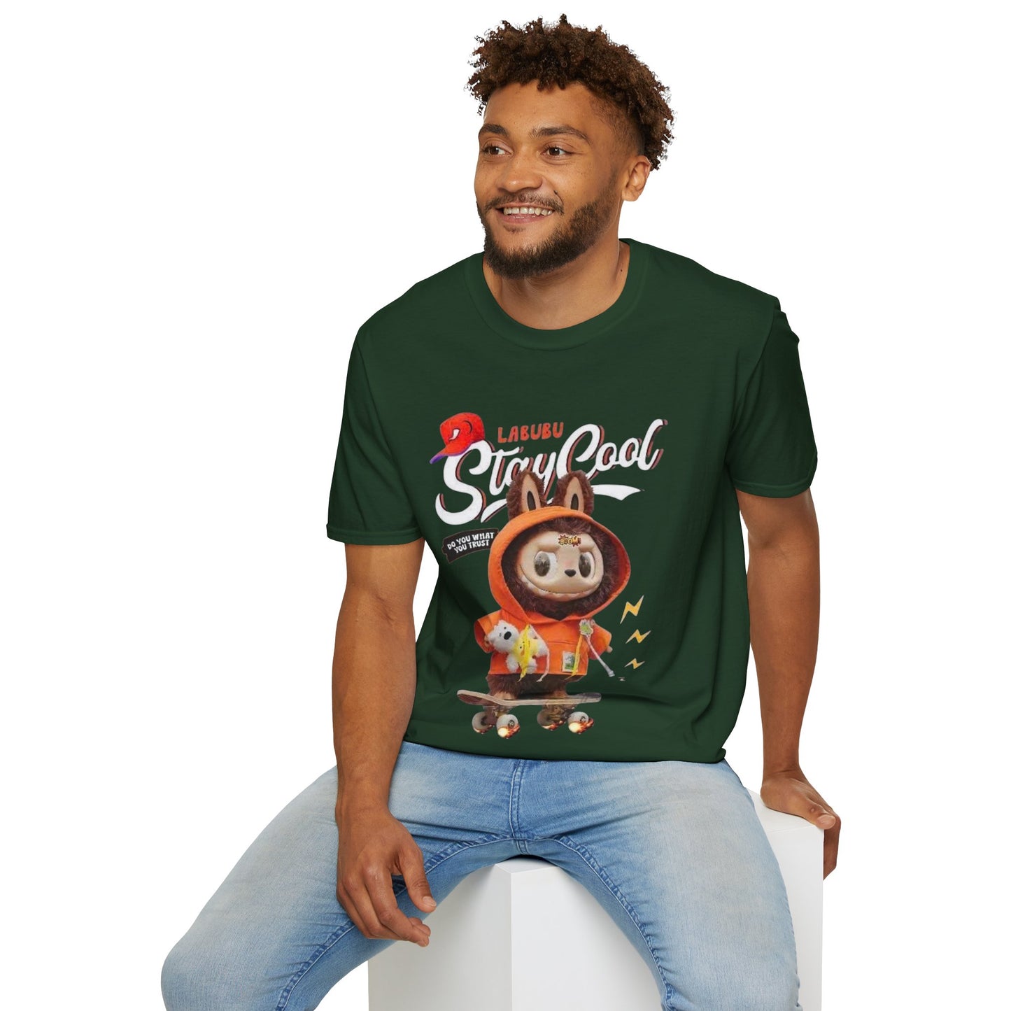 T-Shirt Unisex Labubu Softstyle – Design Streetwear Kawaii “Stay Cool”.