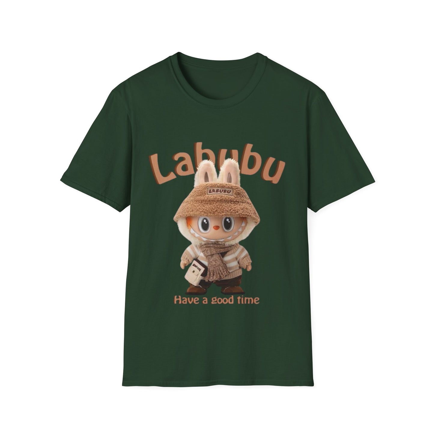 T-Shirt Unisex Labubu Softstyle – Design Kawaii Casual con Bucket Hat “Have a Good Time”.